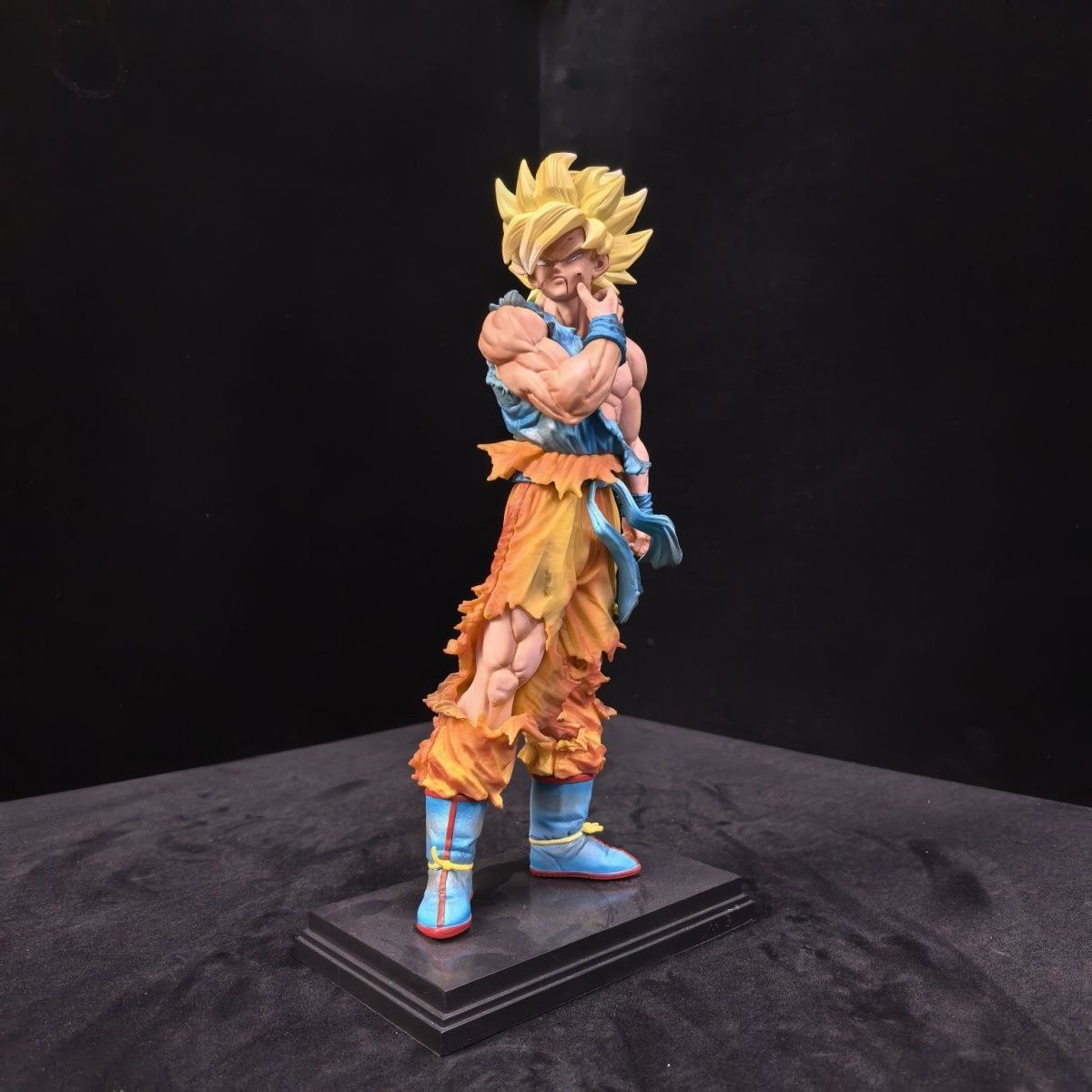 Dragon Ball Super Saiyan 1 Goku figure, Goku face-pinching figure, battle-damaged Super Saiyan 1 figure, anime figure, decorative item.