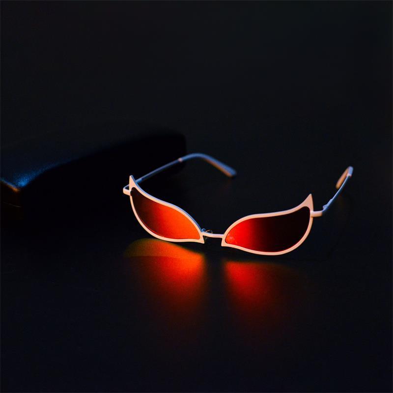 One Piece Doflamingo sunglasses, cosplay decorative glasses, trendy and stylish sunglasses for men and women, super cool!