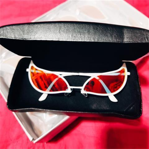 One Piece Doflamingo sunglasses, cosplay decorative glasses, trendy and stylish sunglasses for men and women, super cool!