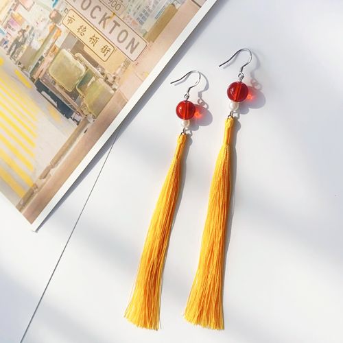 Cosplay of Su Fangjunfei, a character from the April anime "The Wind-Proof Boy," featuring long tassel earrings and gold tassel clip-on earrings (no pierced ears).