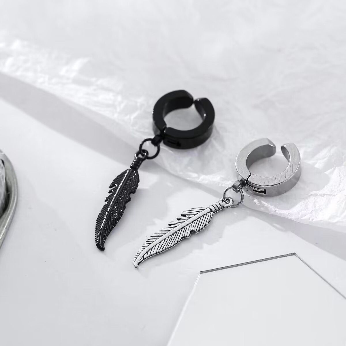 Men's earrings, high-end style, niche trendy men's earrings, no piercing, cool and stylish single earring clip-on earrings for men.