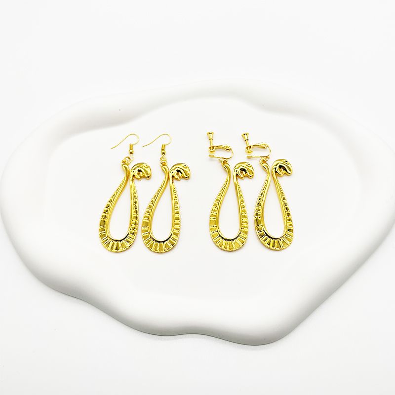 Snake-shaped earrings inspired by Boa Hancock from One Piece, perfect for cosplay.