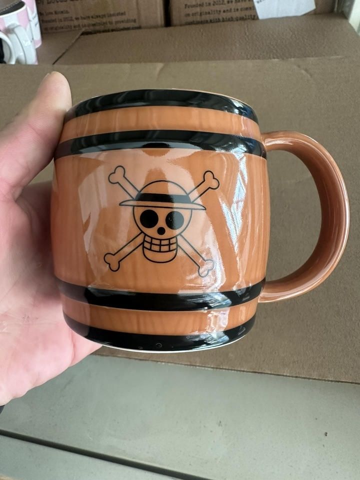 Japanese single-item loose goods, One Piece, Ichiban Kuji Straw Hat Shop wooden barrel mug, ceramic cartoon mug, coffee mug.