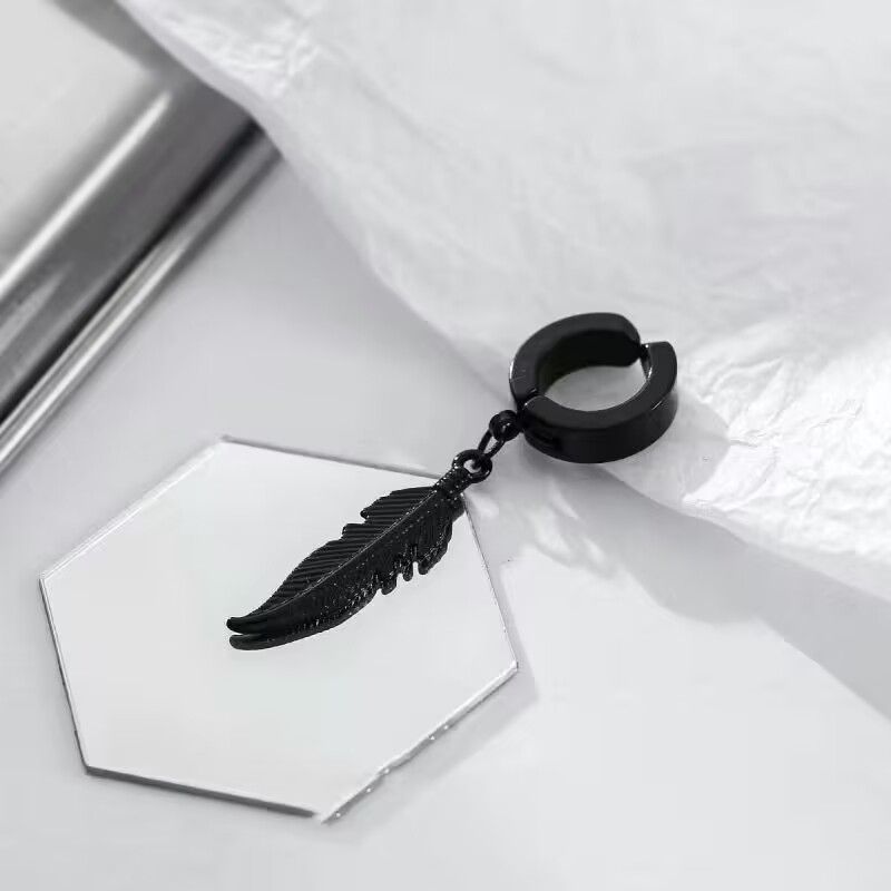 Men's earrings, high-end style, niche trendy men's earrings, no piercing, cool and stylish single earring clip-on earrings for men.