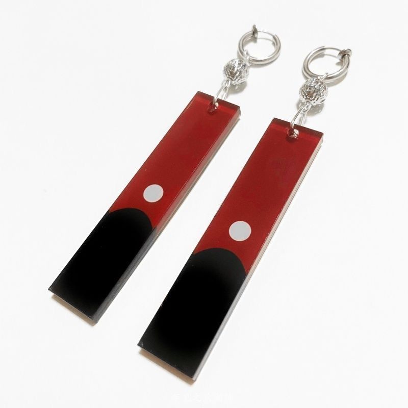 Tokyo Avengers Kurokawa Isana cosplay ear clips, acrylic earrings, and Hundred Pagoda earrings accessories.